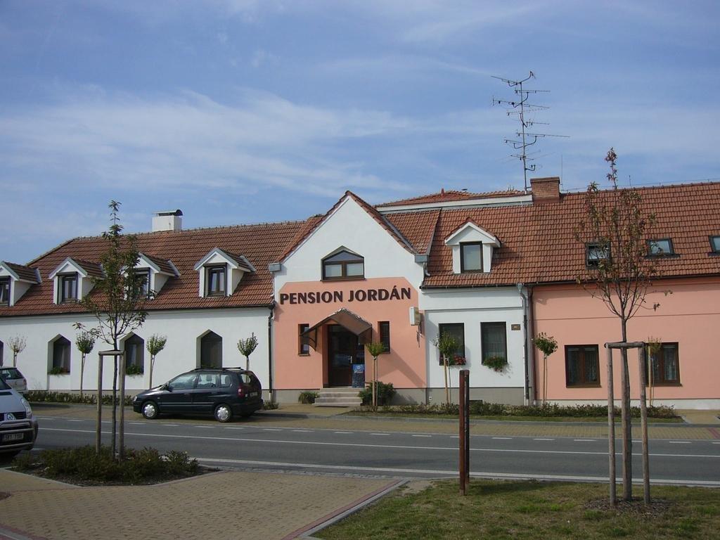 Hotel Galant Lednice Exterior photo